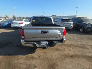 Toyota Tacoma 2018 4x2 TRD Off-Road 4 puertas Cabina Doble 5.0 pies SB