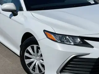 Toyota Camry Híbrido 2023 LE 4 puertas Sedan