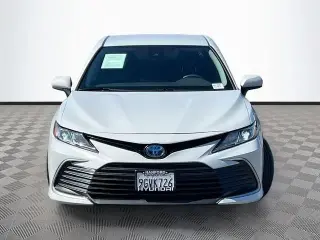 Toyota Camry Híbrido 2023 LE 4 puertas Sedan
