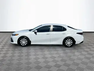Toyota Camry Híbrido 2023 LE 4 puertas Sedan