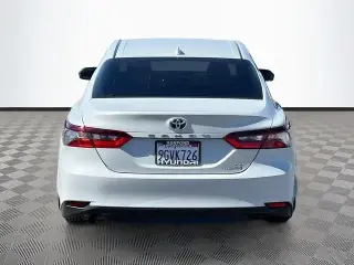 Toyota Camry Híbrido 2023 LE 4 puertas Sedan