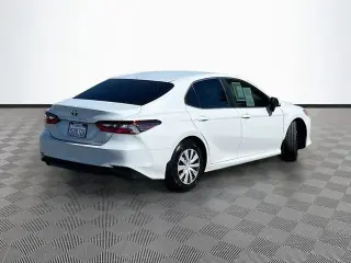 Toyota Camry Híbrido 2023 LE 4 puertas Sedan