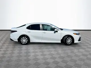 Toyota Camry Híbrido 2023 LE 4 puertas Sedan