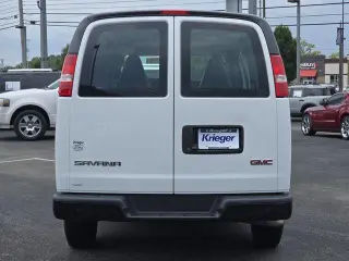 Furgoneta de carga extendida GMC Savana 2023 2500 3 puertas