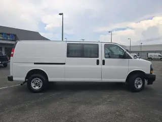 Furgoneta de carga extendida GMC Savana 2023 2500 3 puertas