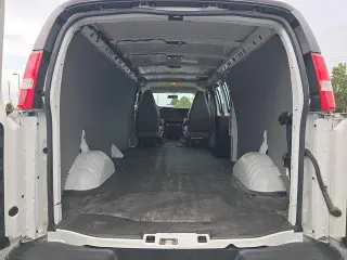 Furgoneta de carga extendida GMC Savana 2023 2500 3 puertas