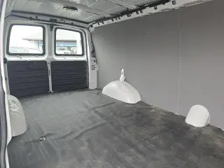 Furgoneta de carga extendida GMC Savana 2023 2500 3 puertas