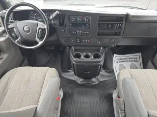 Furgoneta de carga extendida GMC Savana 2023 2500 3 puertas