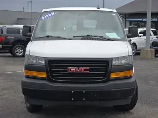 Furgoneta de carga extendida GMC Savana 2023 2500 3 puertas
