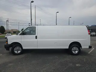 Furgoneta de carga extendida GMC Savana 2023 2500 3 puertas