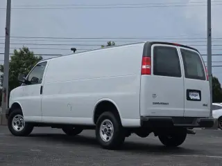 Furgoneta de carga extendida GMC Savana 2023 2500 3 puertas