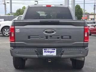 Ford F-150 2022 4x4 XL 4 puertas SuperCrew 5.5 pies. SB