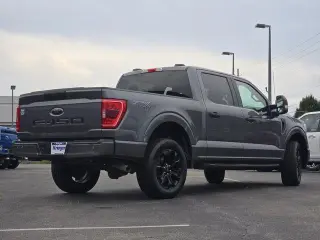 Ford F-150 2022 4x4 XL 4 puertas SuperCrew 5.5 pies. SB