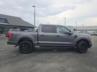 Ford F-150 2022 4x4 XL 4 puertas SuperCrew 5.5 pies. SB