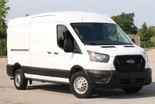 Furgoneta de carga Ford Transit 2023 AWD 250 3 puertas SWB Techo Medio