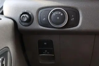 Furgoneta de carga Ford Transit 2023 AWD 250 3 puertas SWB Techo Medio