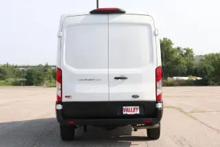 Furgoneta de carga Ford Transit 2023 AWD 250 3 puertas SWB Techo Medio