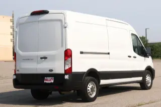 Furgoneta de carga Ford Transit 2023 AWD 250 3 puertas SWB Techo Medio
