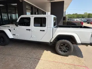 Jeep Gladiator 2024 4x4 Sport 4 puertas Crew Cab 5.0 ft. SB