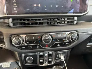 Jeep Gladiator 2024 4x4 Sport 4 puertas Crew Cab 5.0 ft. SB