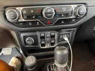 Jeep Gladiator 2024 4x4 Sport 4 puertas Crew Cab 5.0 ft. SB
