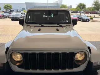 Jeep Gladiator 2024 4x4 Sport 4 puertas Crew Cab 5.0 ft. SB