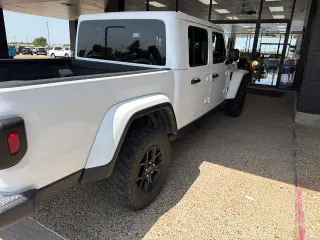 Jeep Gladiator 2024 4x4 Sport 4 puertas Crew Cab 5.0 ft. SB