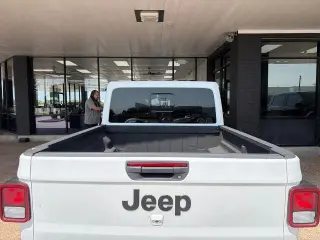 Jeep Gladiator 2024 4x4 Sport 4 puertas Crew Cab 5.0 ft. SB
