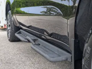 Chevrolet Silverado 1500 2020 4x2 RST 4 puertas Cabina Crew 5.8 pies. Caja corta