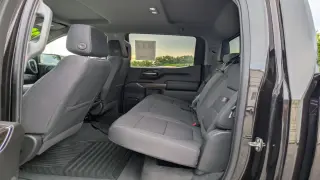 Chevrolet Silverado 1500 2020 4x2 RST 4 puertas Cabina Crew 5.8 pies. Caja corta