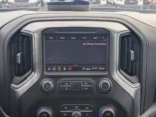 Chevrolet Silverado 1500 2020 4x2 RST 4 puertas Cabina Crew 5.8 pies. Caja corta