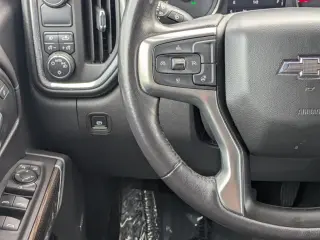 Chevrolet Silverado 1500 2020 4x2 RST 4 puertas Cabina Crew 5.8 pies. Caja corta