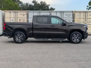 Chevrolet Silverado 1500 2020 4x2 RST 4 puertas Cabina Crew 5.8 pies. Caja corta