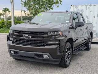 Chevrolet Silverado 1500 2020 4x2 RST 4 puertas Cabina Crew 5.8 pies. Caja corta