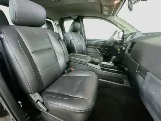 Nissan Titan 2015 4x2 SV 4 puertas King Cab Cabina Corta Pickup