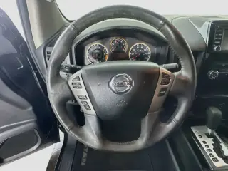 Nissan Titan 2015 4x2 SV 4 puertas King Cab Cabina Corta Pickup