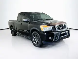 Nissan Titan 2015 4x2 SV 4 puertas King Cab Cabina Corta Pickup