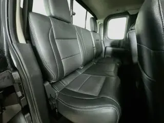 Nissan Titan 2015 4x2 SV 4 puertas King Cab Cabina Corta Pickup
