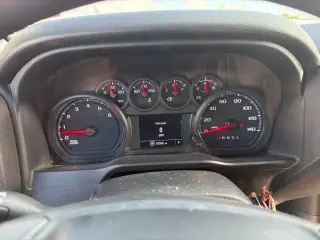 Chevrolet Silverado 2500HD 2022 4x4 Custom 4 puertas Cabina Crew SB
