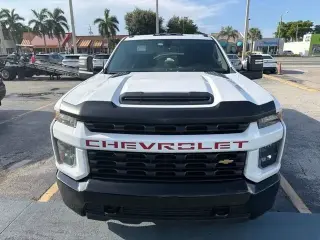 Chevrolet Silverado 2500HD 2022 4x4 Custom 4 puertas Cabina Crew SB