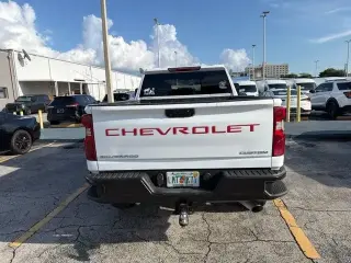 Chevrolet Silverado 2500HD 2022 4x4 Custom 4 puertas Cabina Crew SB