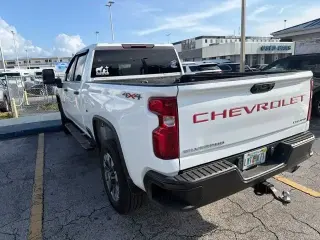 Chevrolet Silverado 2500HD 2022 4x4 Custom 4 puertas Cabina Crew SB