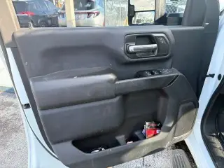 Chevrolet Silverado 2500HD 2022 4x4 Custom 4 puertas Cabina Crew SB