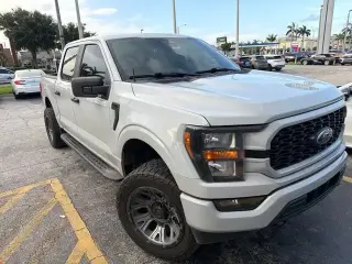 Ford F-150 2023 4x4 XL 4 puertas SuperCrew 5.5 pies. SB