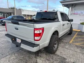 Ford F-150 2023 4x4 XL 4 puertas SuperCrew 5.5 pies. SB