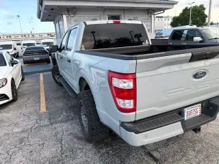 Ford F-150 2023 4x4 XL 4 puertas SuperCrew 5.5 pies. SB