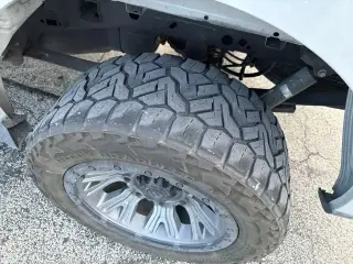 Ford F-150 2023 4x4 XL 4 puertas SuperCrew 5.5 pies. SB
