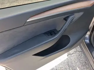 Tesla Model Y 2025 Long Range 4 puertas Crossover