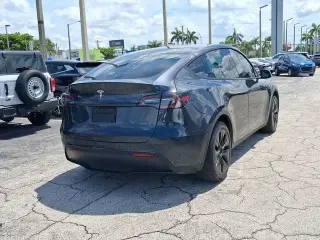 Tesla Model Y 2025 Long Range 4 puertas Crossover