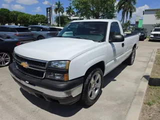 Chevrolet Silverado 1500 Classic 2007 Work Truck 2 puertas Cabina Regular 6.5 pies. SB